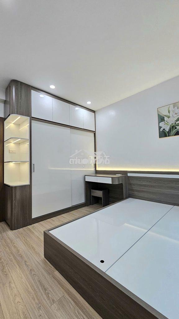 Bán căn hộ nơ 5 bán đảo linh đàm - view hồ- sổ đỏ  -3pn - nhà đẹp