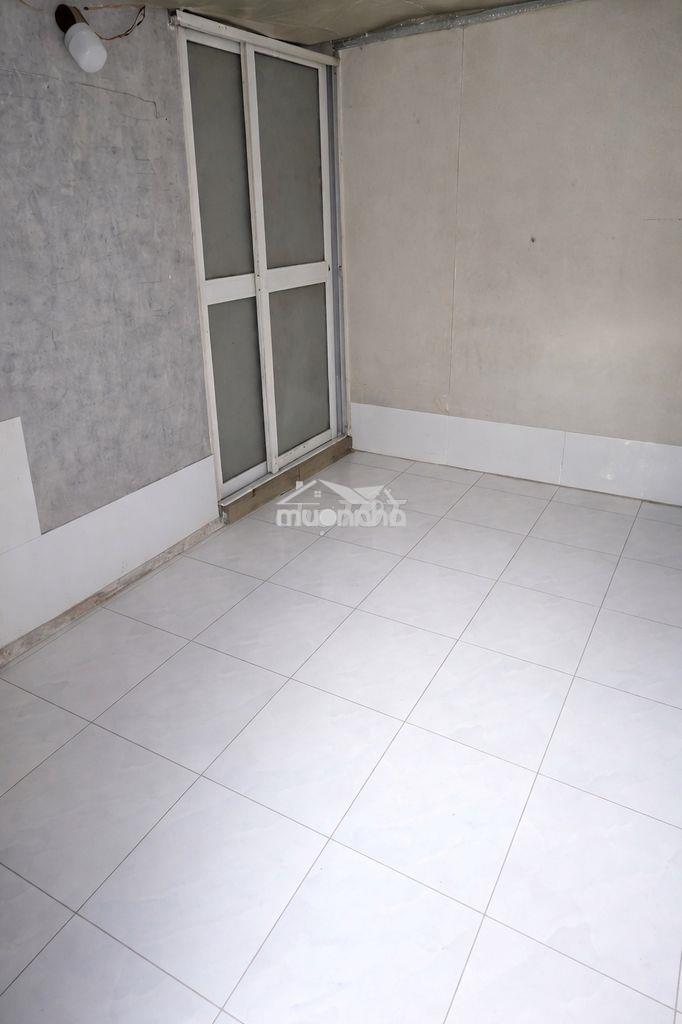 Phòng trọ quận 4 giá rẻ, có máy lạnh, tolet bên trong - 4