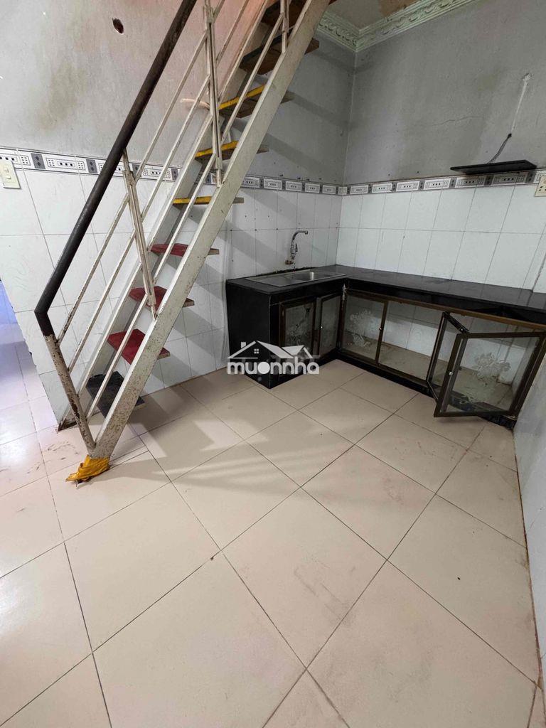 Nhà cho thuê dt 4x13 2 phòng ở gia đình - 4