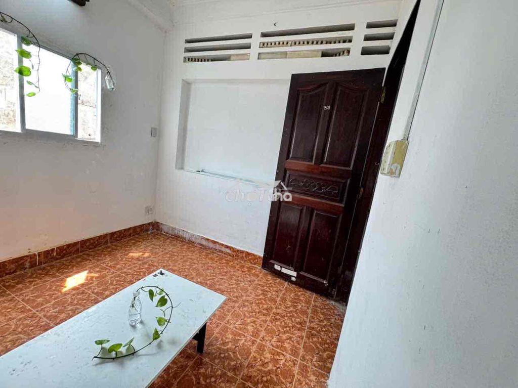 Phòng cuối giảm mạnh cho thuê nhanh còn thơm mùi sơn thoáng mát - 2