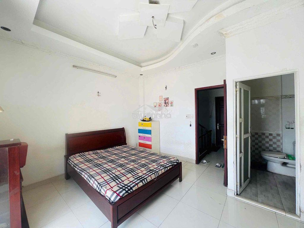 Phòng ban công full nội thất giá rẻ - 4