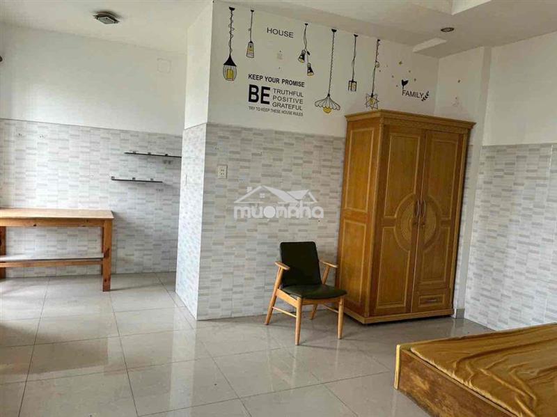 Cho thuê phòng sạch đẹp, có ban công thoáng mát