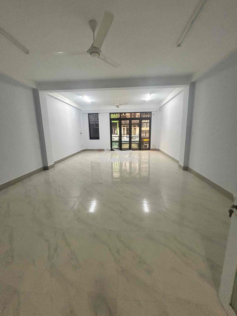 Toà nhà văn phòng - 6 x 20 - 5 lầu - trống suốt - thang máy