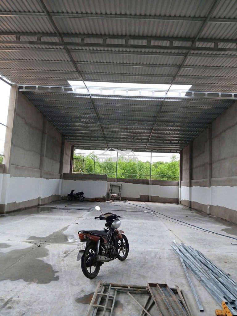 Cho thuê xưởng đường xe công. 
xưởng mới sạch thoáng mát bàn giao ngay