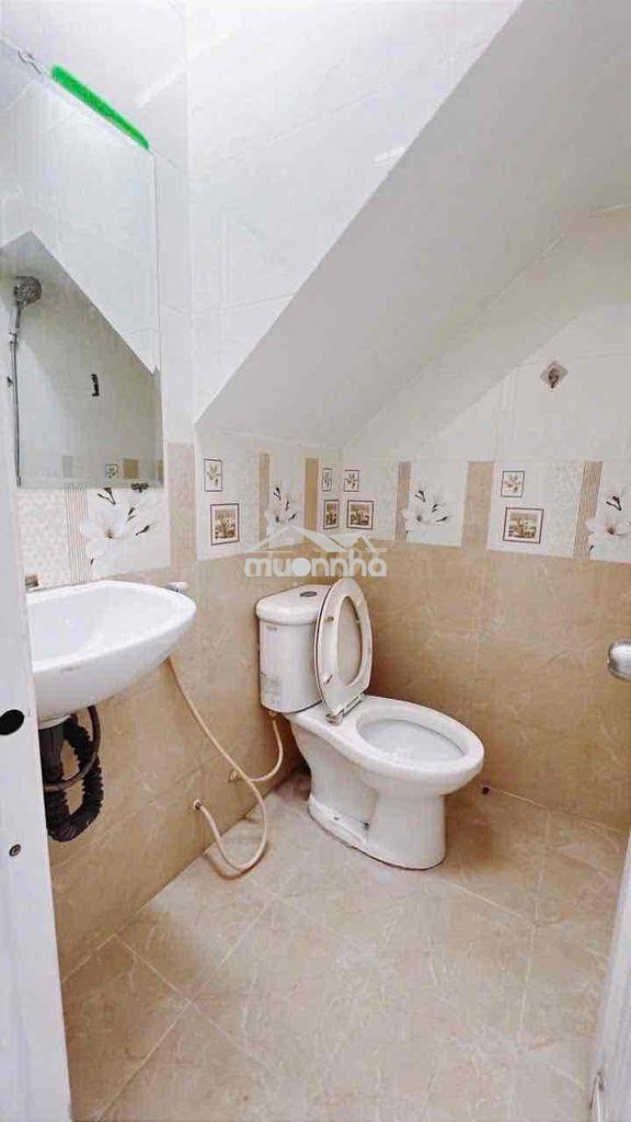 Bán nhà 3 tầng hẻm rộng trên đường bến vân đồn - 3