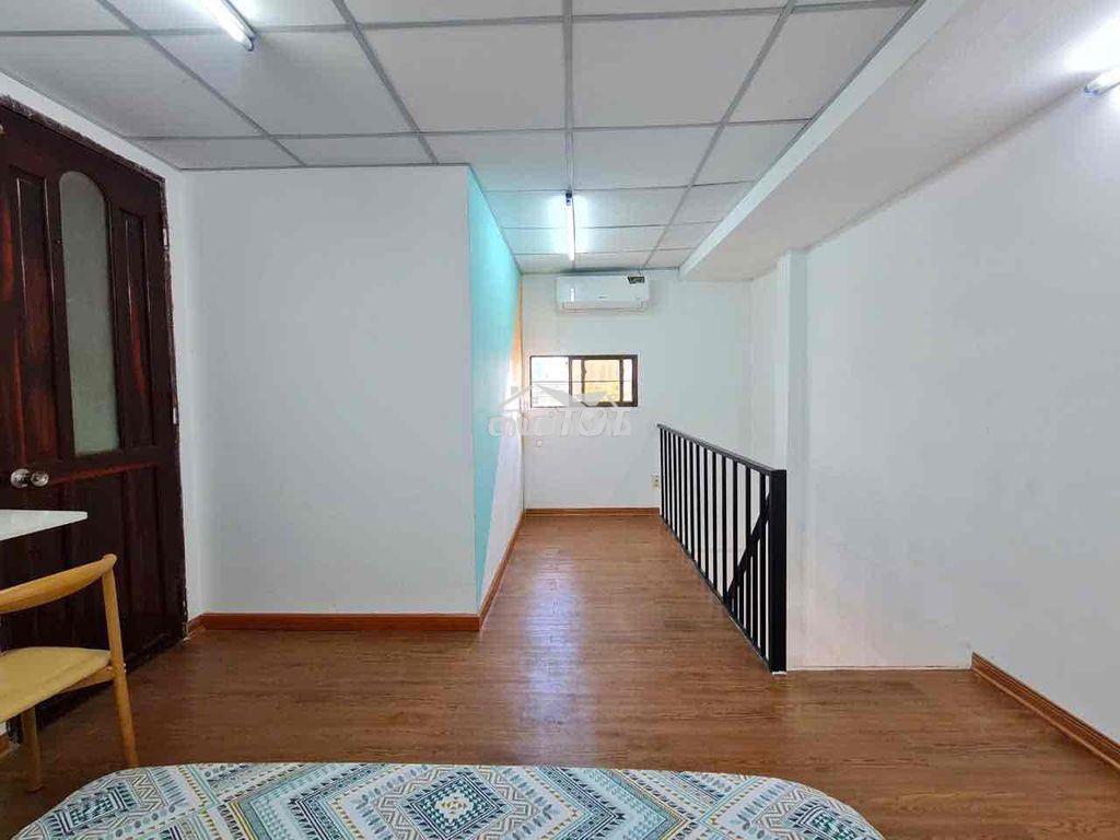 Phòng mới siêu rộng 50m2 có 2 cửa sổ trời ngay quốc lộ 13 - 2