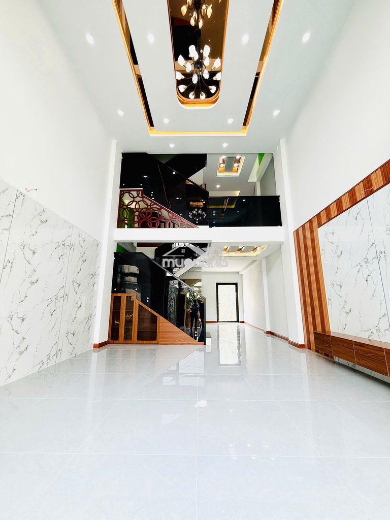 Nhà mới 3 tầng lung linh, 5 x 20, ô tô vào nhà, chợ gấu, giáp quận 12.