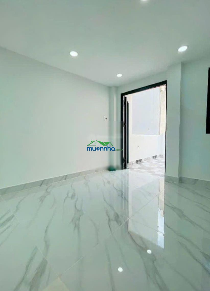 Bán nhà đẹp 3 tầng khu vip 20 thước. có sân để xe rộng rãi. dt: 3,2x10m (nh: 4,5m), giá 5,5 tỷ - 4
