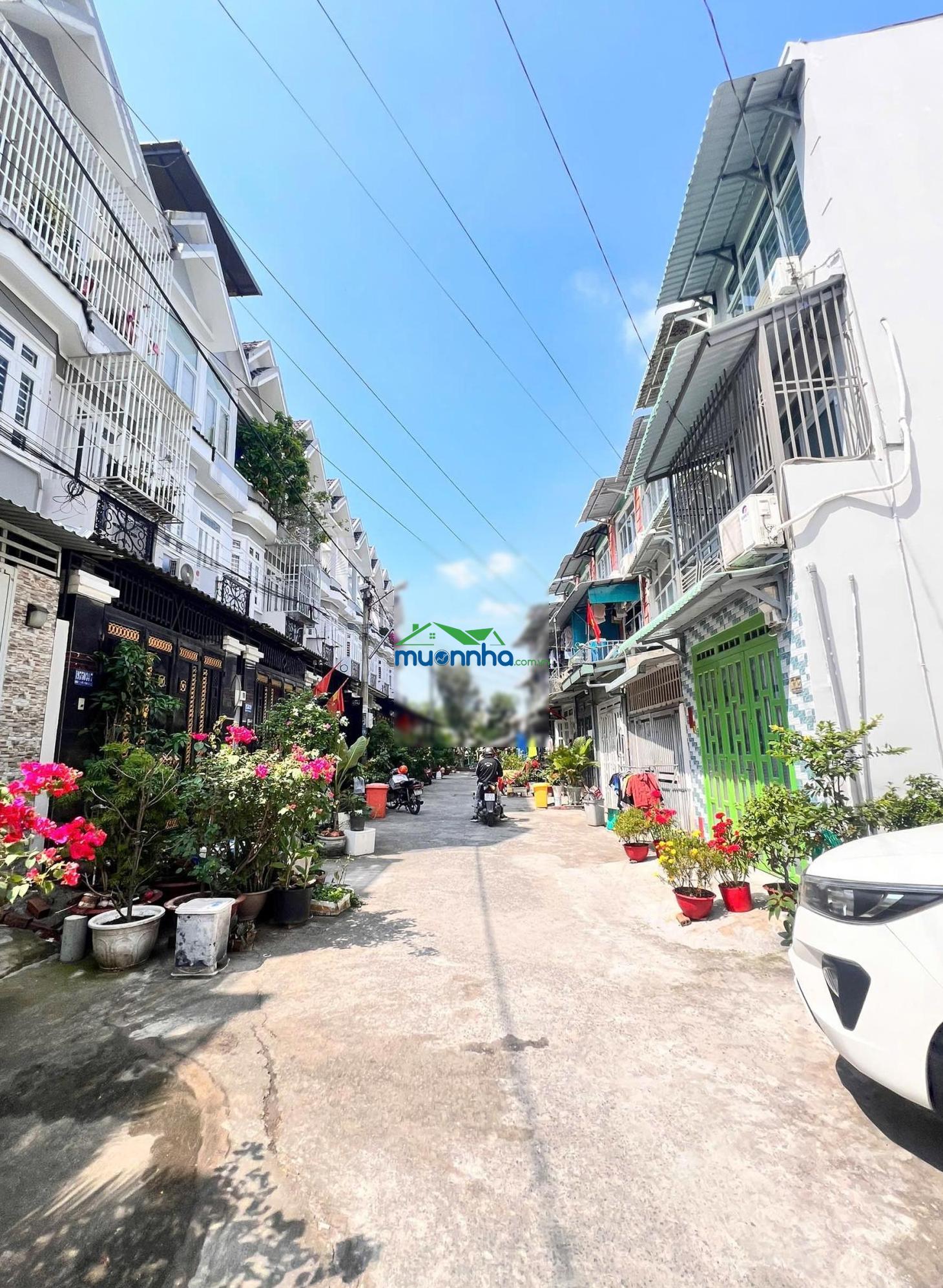 Nhà thạnh lộc 15, phường an phú đông, gần sông sài gòn, gần ngã 4 ga, giá 4.980 tỷ, có 3 phòng ngủ - 4