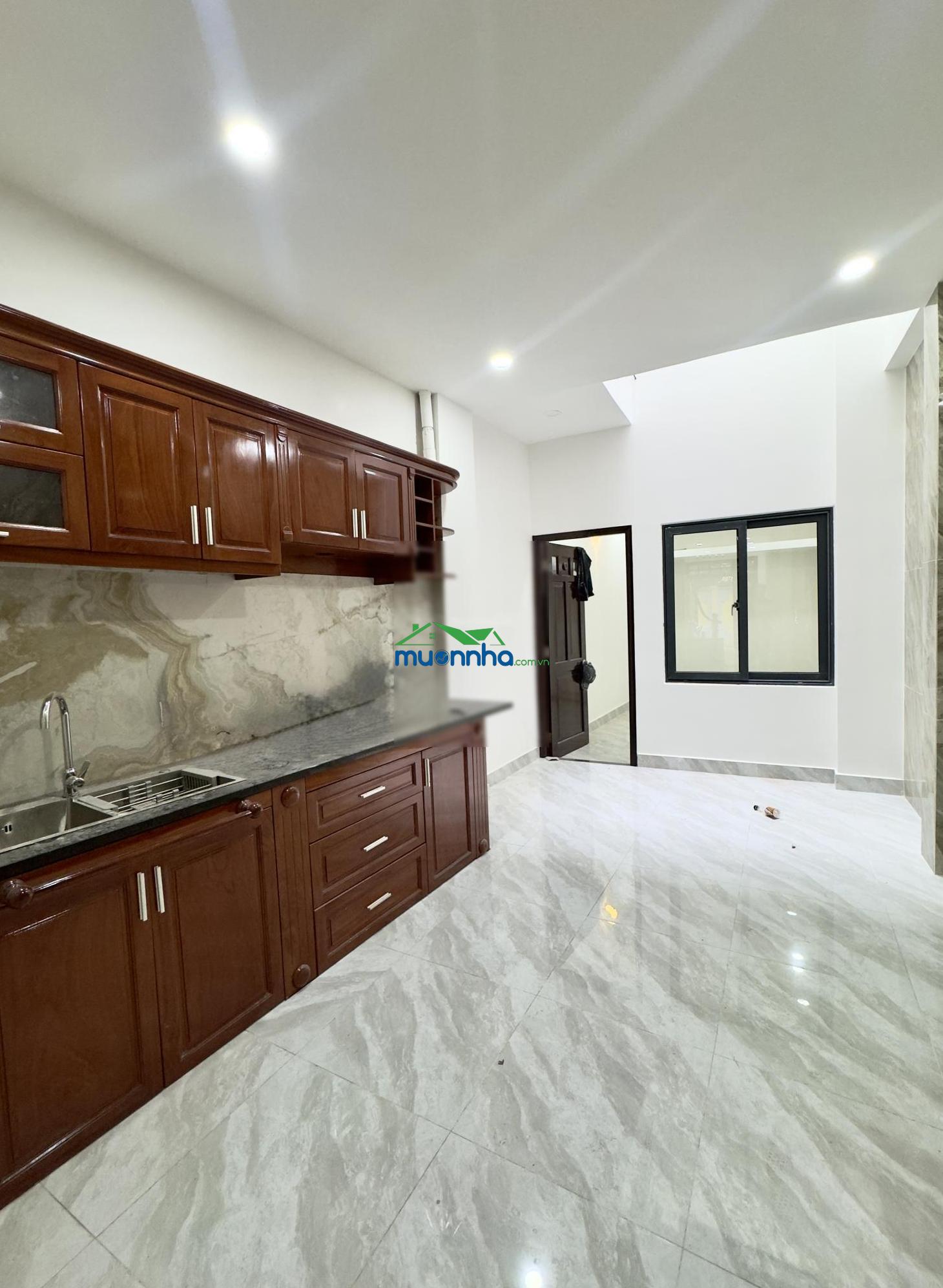 Giáp bình thạnh gần sân bay - nhà đẹp (4.3 x 17.5) có ô lắp thang máy - hẻm 4m thông chỉ 100tr/m2 - 4