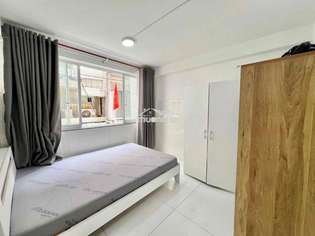 Căn hộ ngay ueh 2pn nguyên sàn full nội thất có cửa sổ thoáng - 2