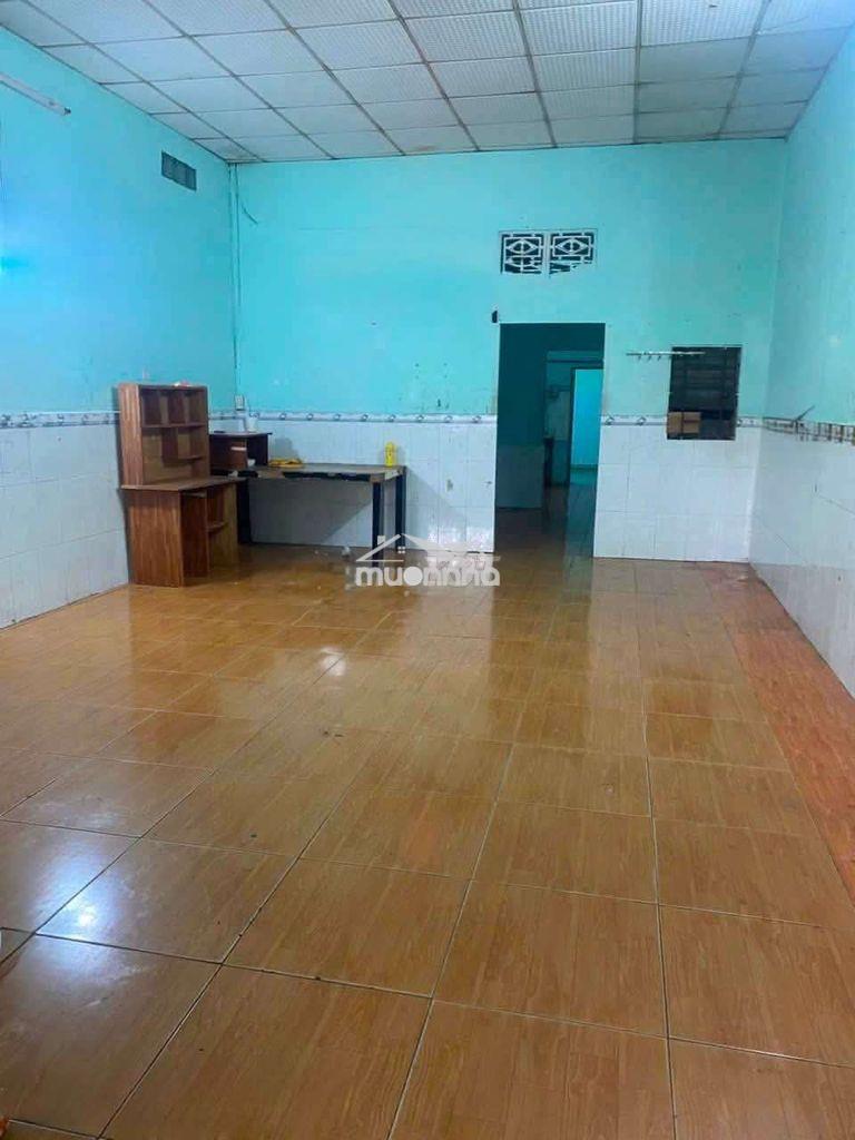 Nhà cấp 4 mặt tiền đường sân xe hơi giá 5 triệu 