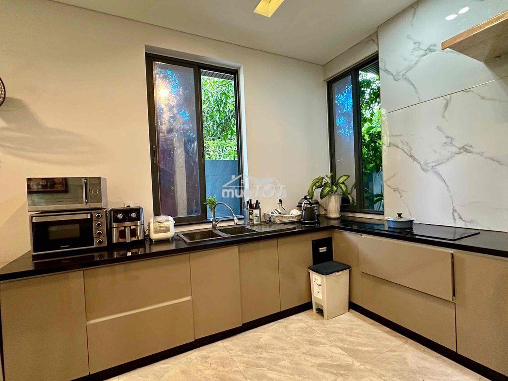 Căn biệt thự lô góc 2 mặt tiền 3 tầng,đối diện côn - 3