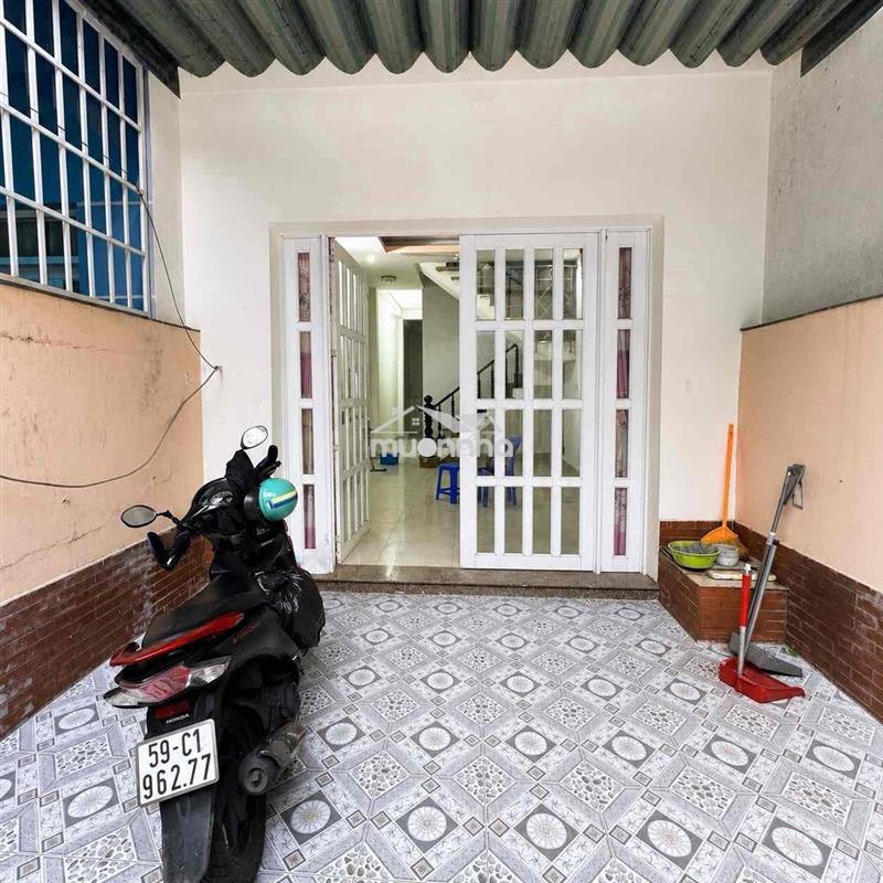Cho thuê nhà chỉ 10 triệu 3 lầu 4x15 có phòng ngủ trệt