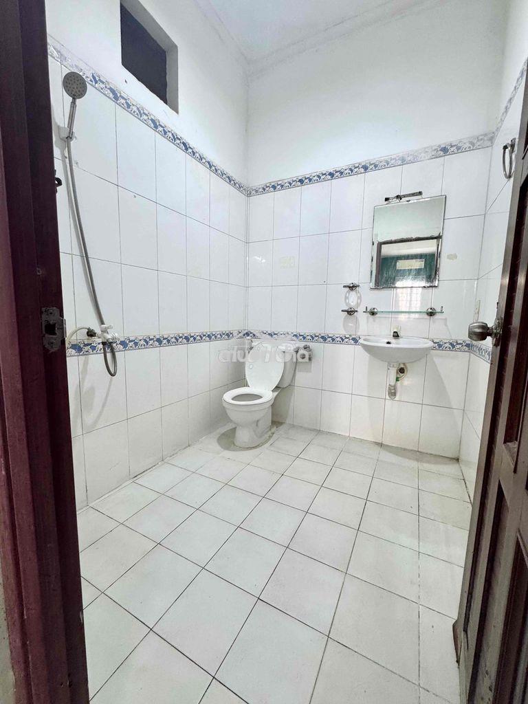 Q12 gần đh nguyễn tất thành, máy lạnh, cửa sổ trời rộng 30m2 - 4