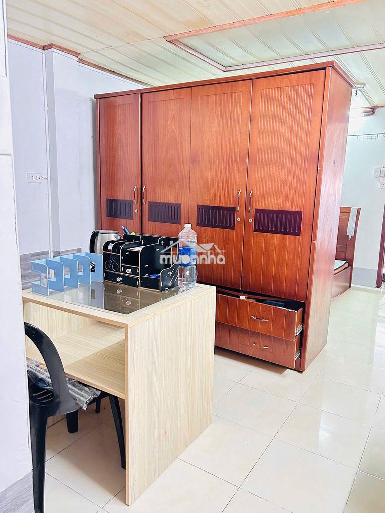 [Ưu tiên nữ sv] phòng 25m2 full nội thất mặt tiền gần ngã 4 tiện lợi