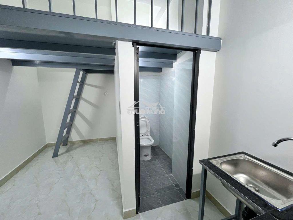 Phòng có cửa sổ, trần cao 2 mét thoáng mát ngay đại lộ võ văn kiệt - 2
