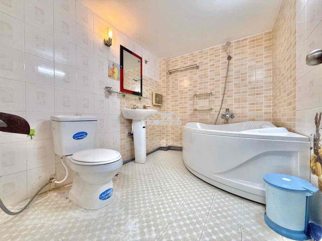 Cho thuê 2pn full nội thất, dt 40m2 có giặt riêng cách hàng xanh 5p - 3