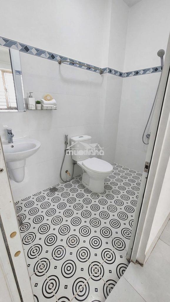 Cho thuê nhà nguyên căn hẻm xe tải gần phạm văn đồng chỉ 8tr - 2pn 2wc - 4