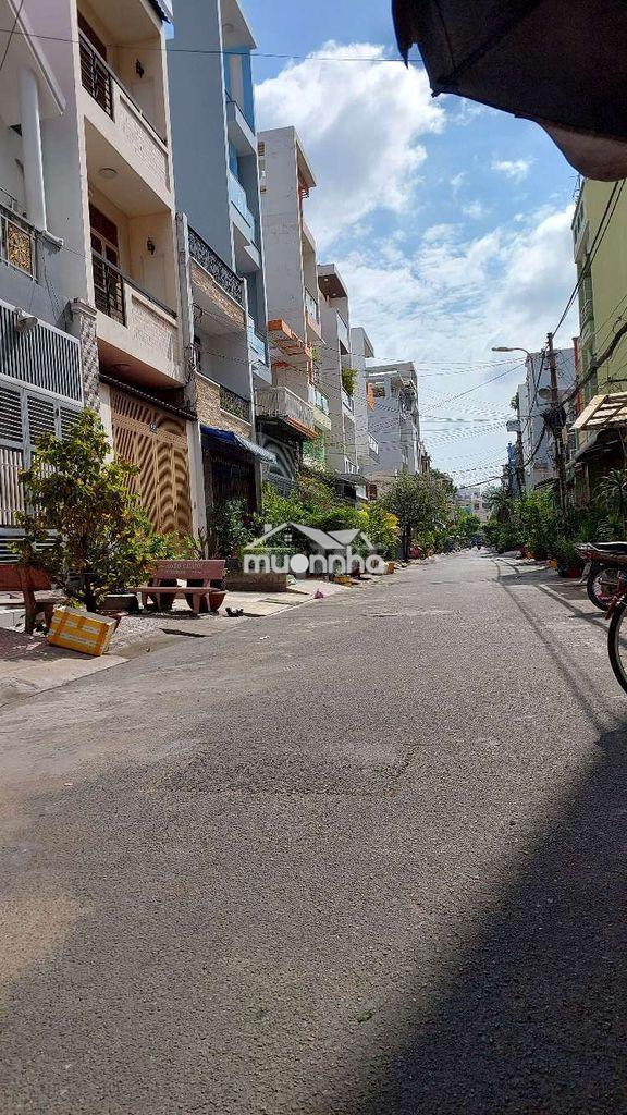 Cho thuê văn phòng lầu 1, có ban công, lối đi bên ngoài