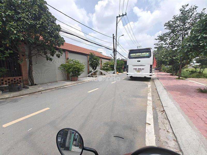 Bán nhà góc 2mt 105m2 nguyễn xiển
