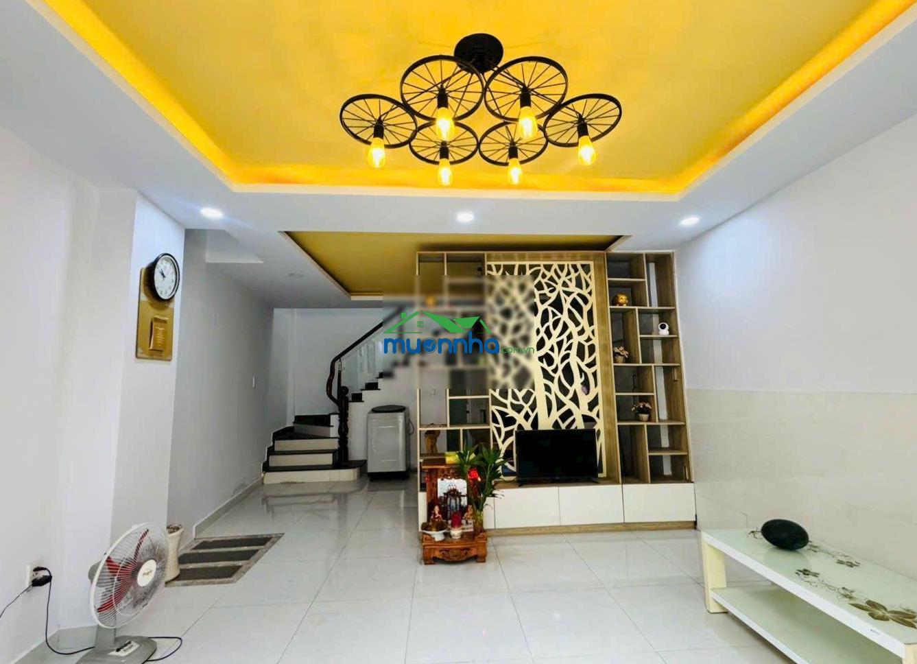 3,75 tỷ - nhà 2 tầng, 2 pn - ngay ngã tư thủ đức - 4