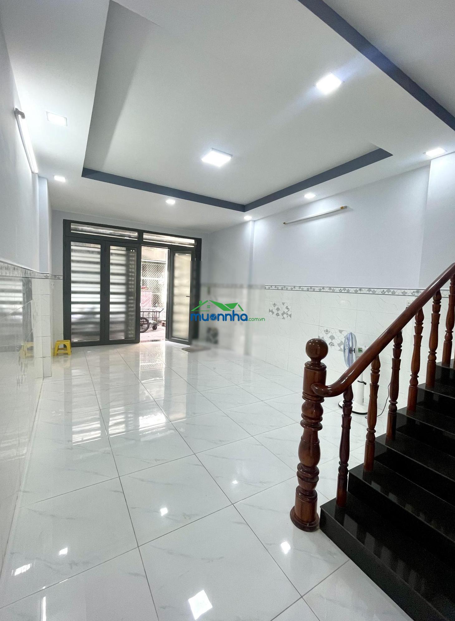 Ngay ngã tư 4 xã, dt 42m2, căn góc thoáng mát, chỉ 3.89 tỷ