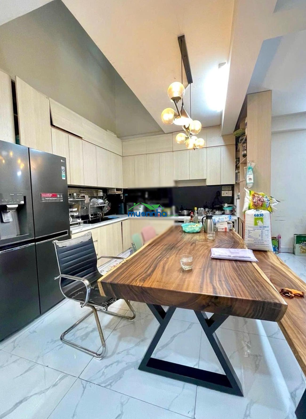 Dt: 5,1mx19m cuối dương quảng hàm, p5, gv- 5 tầng- đường 10m- chủ vừa ở vừa cho thuê - giá 19 tỷ - 2
