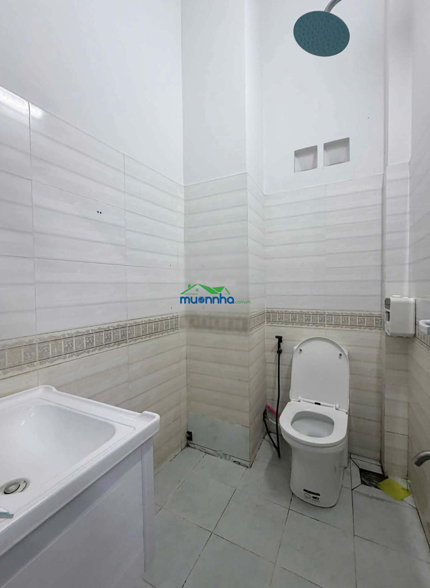 Bán nhà hẻm xe hơi 8m nguyễn hữu tiến - tân phú. dt 4x14m - đúc 2 lầu - 5 tỷ giá quá tốt - 2