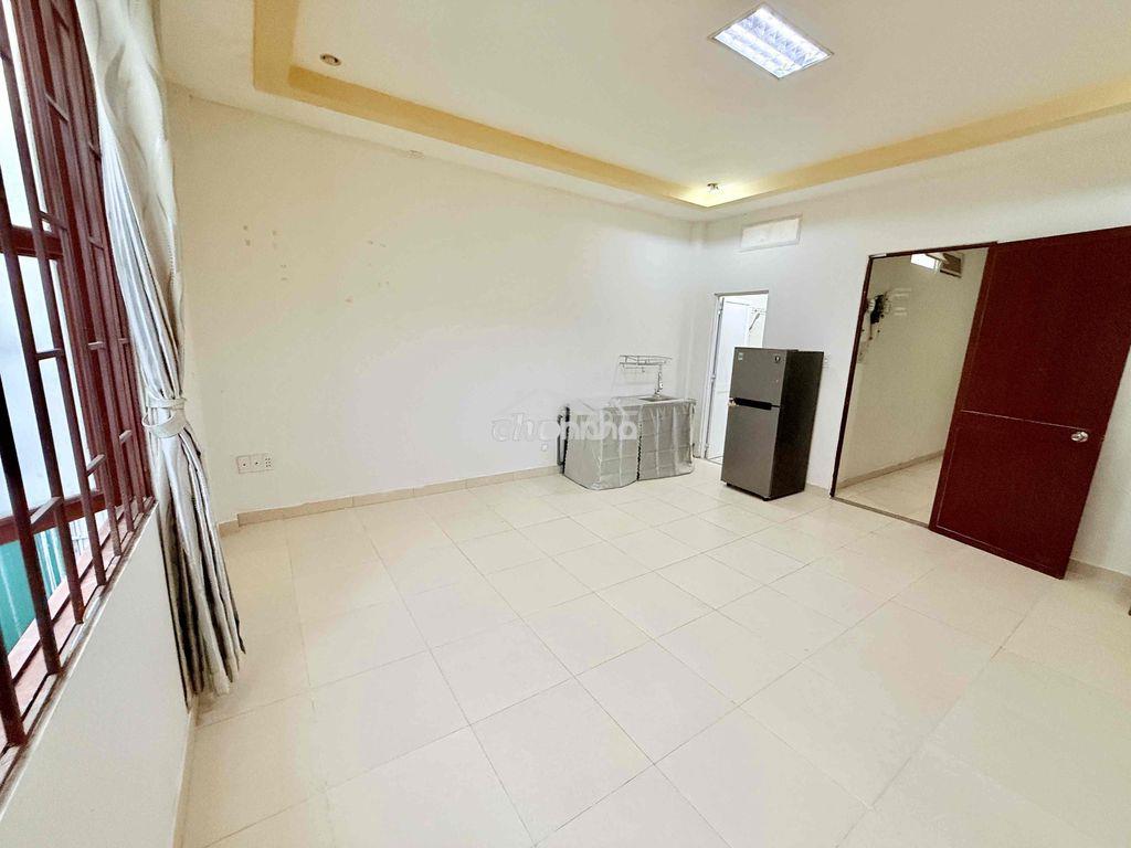 Cho thuê phòng rộng kdc gia hoà gần ueh bx q8 - 3