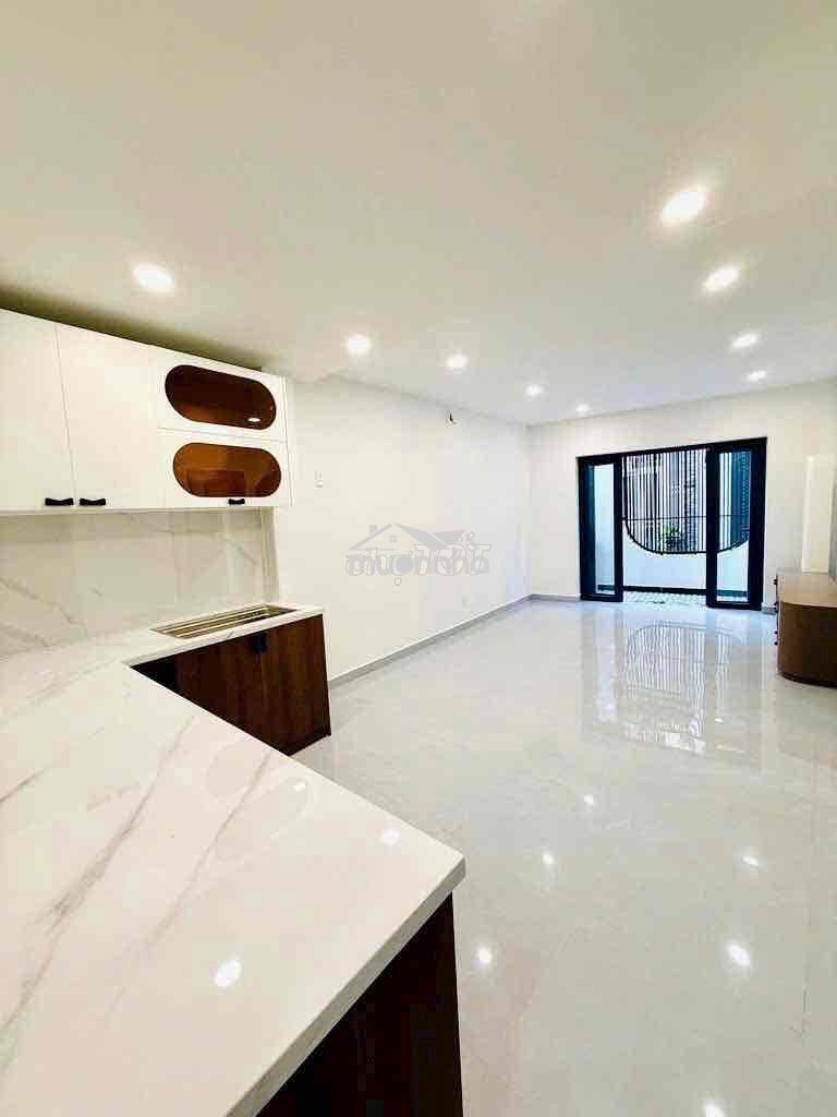Nhà đẹp q4 full nội thất dt 4,3*14 giá 12tr - 2
