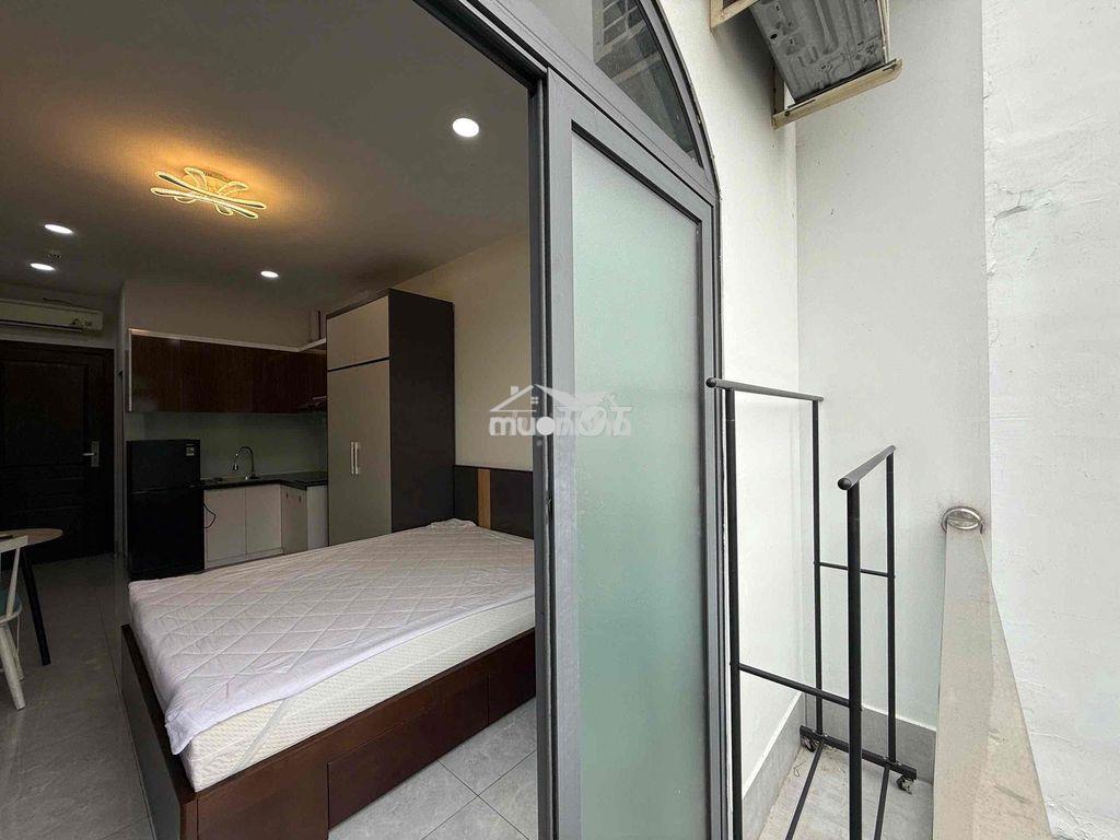 Studio ban công ngay trung tâm quận 7 sát lotte - 3