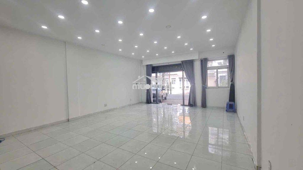 Nhà hoà phú , tp.mới gần cổng kcn vsip 2 , 5pn sẵn máy lạnh - 2
