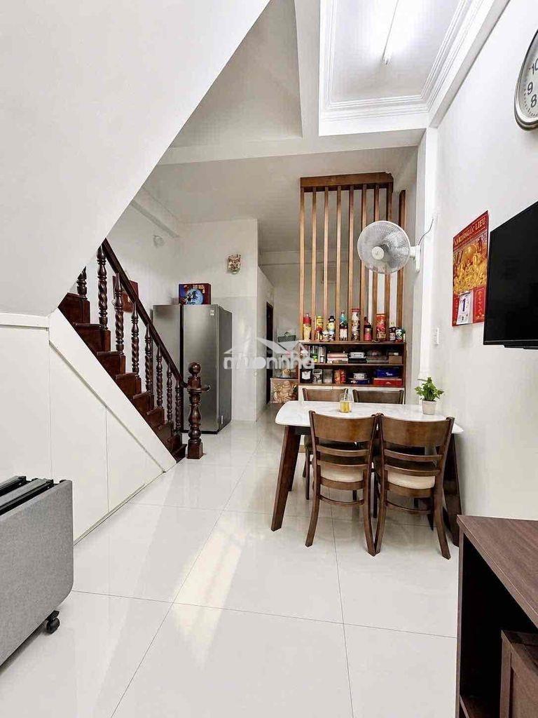 Hàng xóm quận 10 - giá chỉ 5.6 tỷ - vf3 đỗ cửa