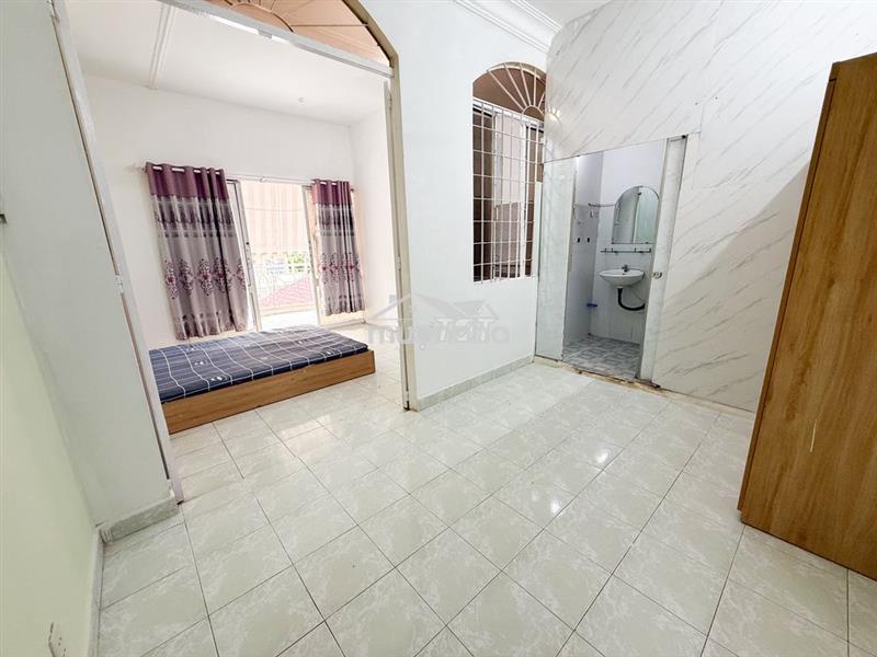Phòng mới ban công 45m hồng hà ngay sân bay tân sơn nhất