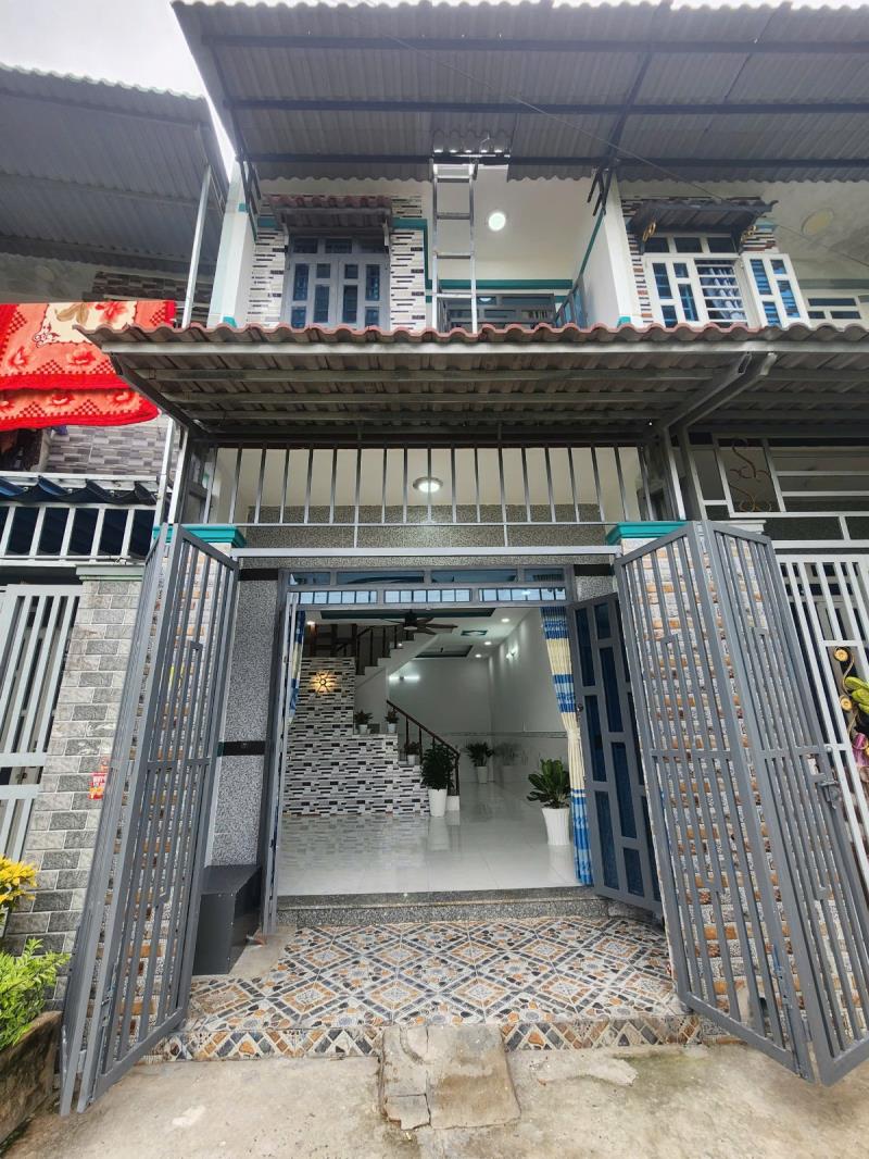 Bán nhà nở hậu gần hóc môn - giá 600 triệu