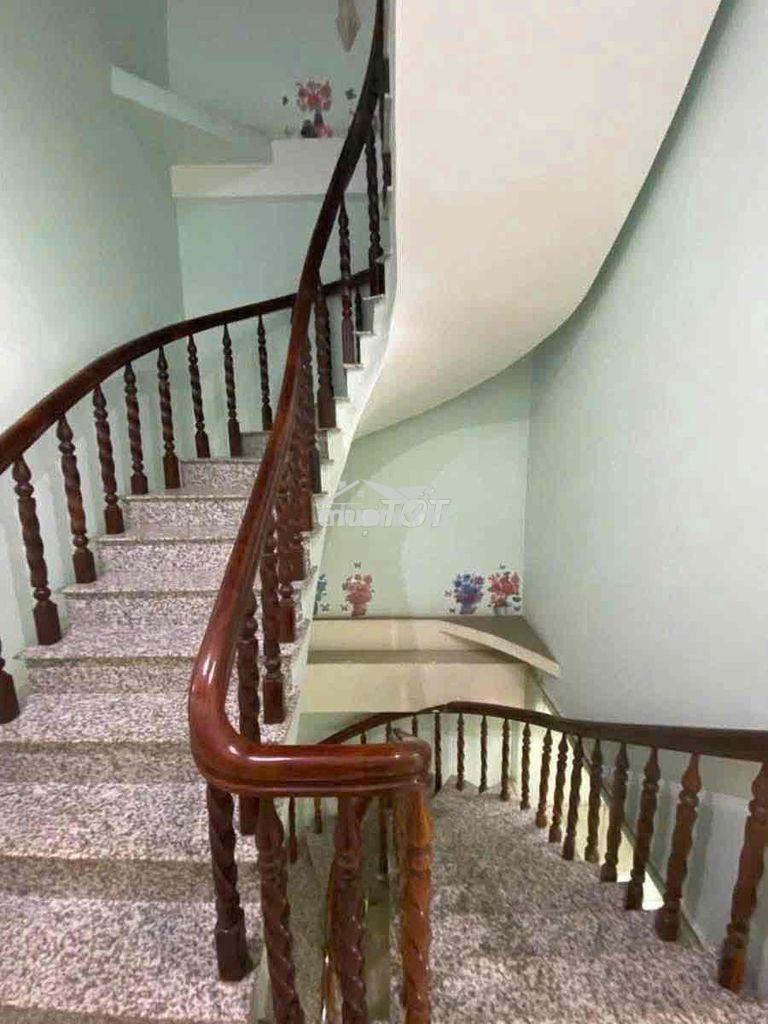 Cho thuê nhà 2 lầu phường trung dũngu.   - nhà cách đường nguyễn ái qu - 3