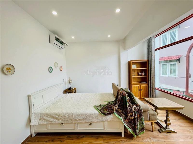 Chdv hoàng hoa thám (pn cũ) cửa số lớn 25m2, tách bếp, full nội thất