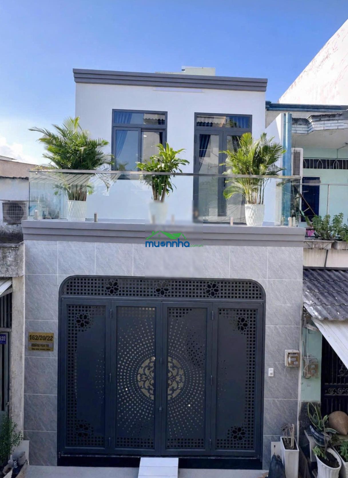 Nhà đẹp ở ngay giáp quận 6, hẻm rộng