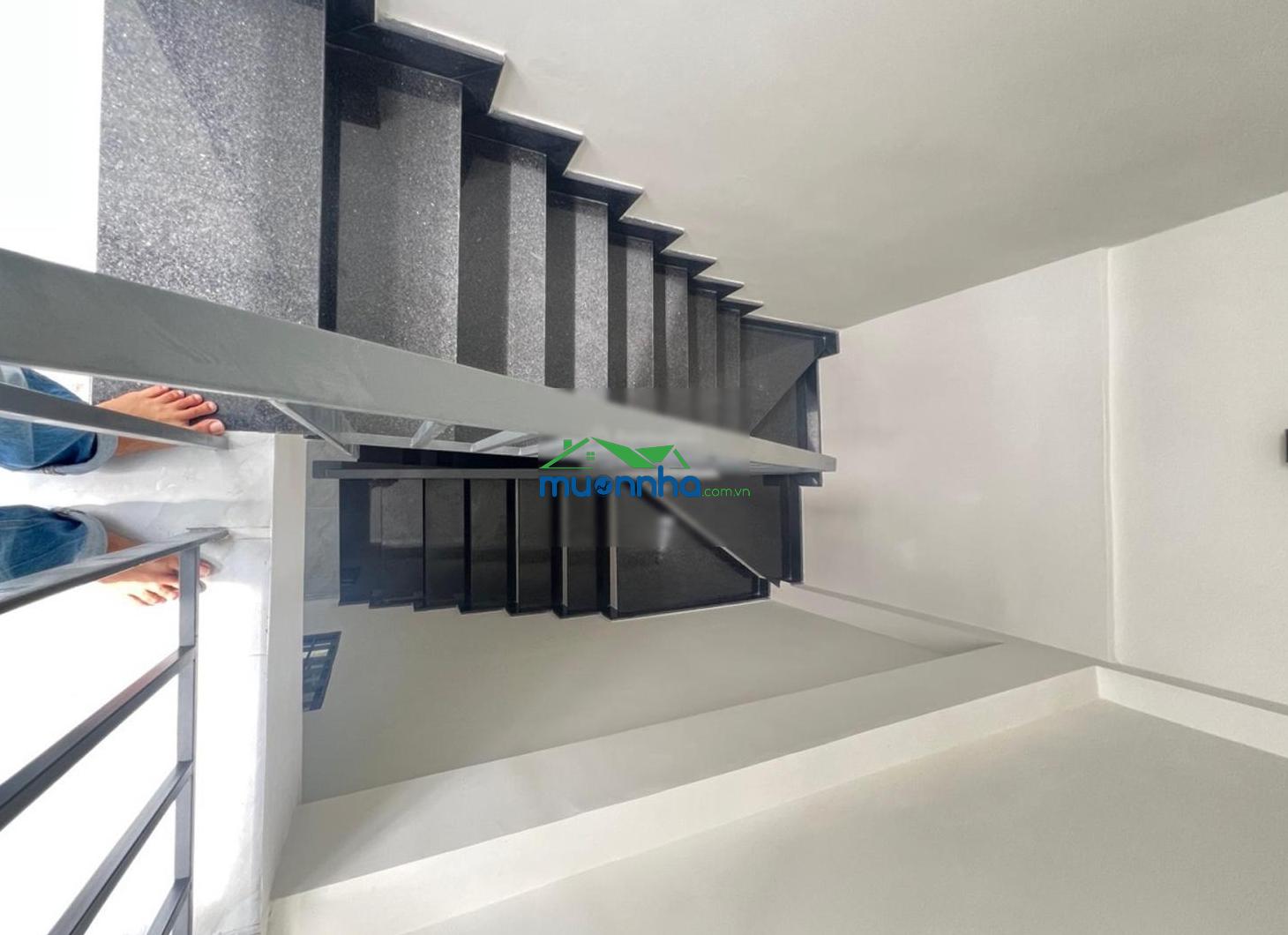 Bán nhà lạc long quân 4 x 8m, 6,980 tỷ. nhà mới ở ngay, kết cấu 5 tầng + nhà có 3pn rộng - 3