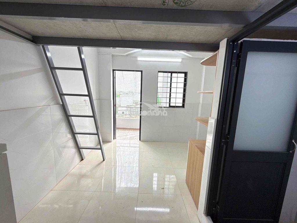 Toà nhà mới xây - ban công - thang máy - gần đại học mở - ful nội thất - 2