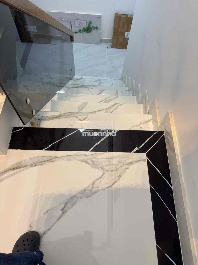 Nhà 4 tầng đẹp 4.5 x 11.4 - hẻm 4.5m - giáp q11 q10 - ko lộ giới - 4