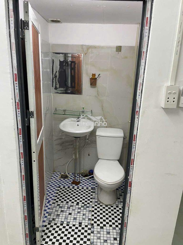 Phòng cho không chung chủ, tầng trệt, máy lạnh, tolet riêng - 2