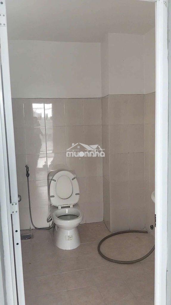 Phòng  trống 30m2 có ban công, cửa sổ ngập tràn ánh nắng, ngay ttq4 - 2