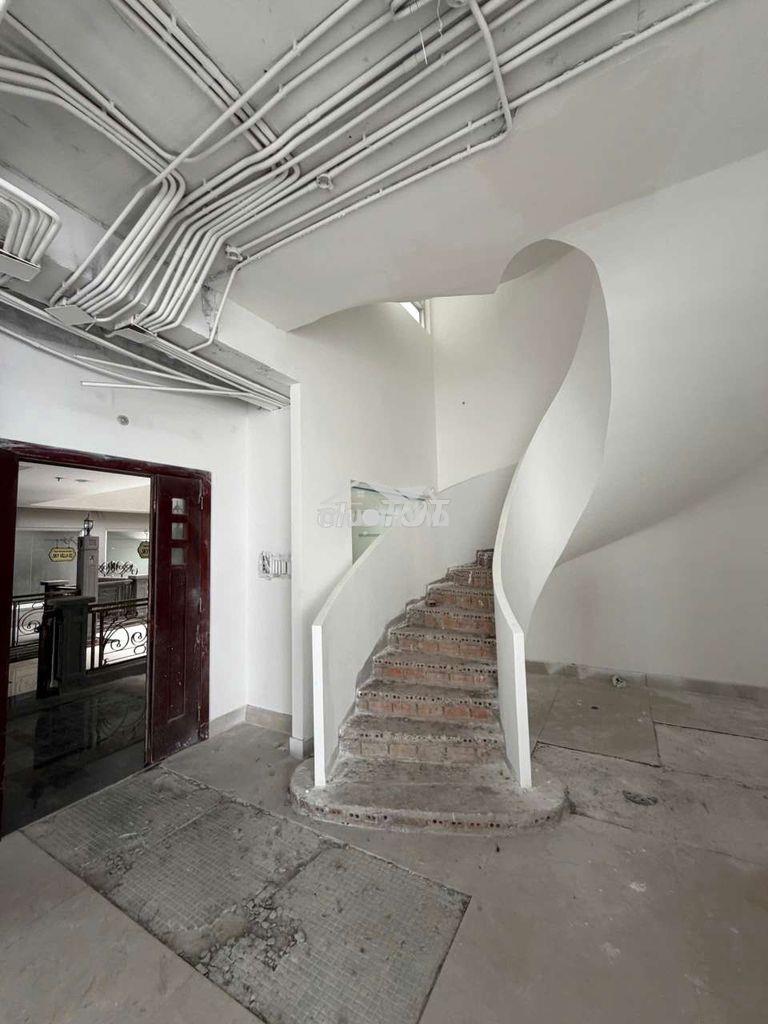 Siêu phẩm giới thượng lưu - "biệt thự trên không" sky villa