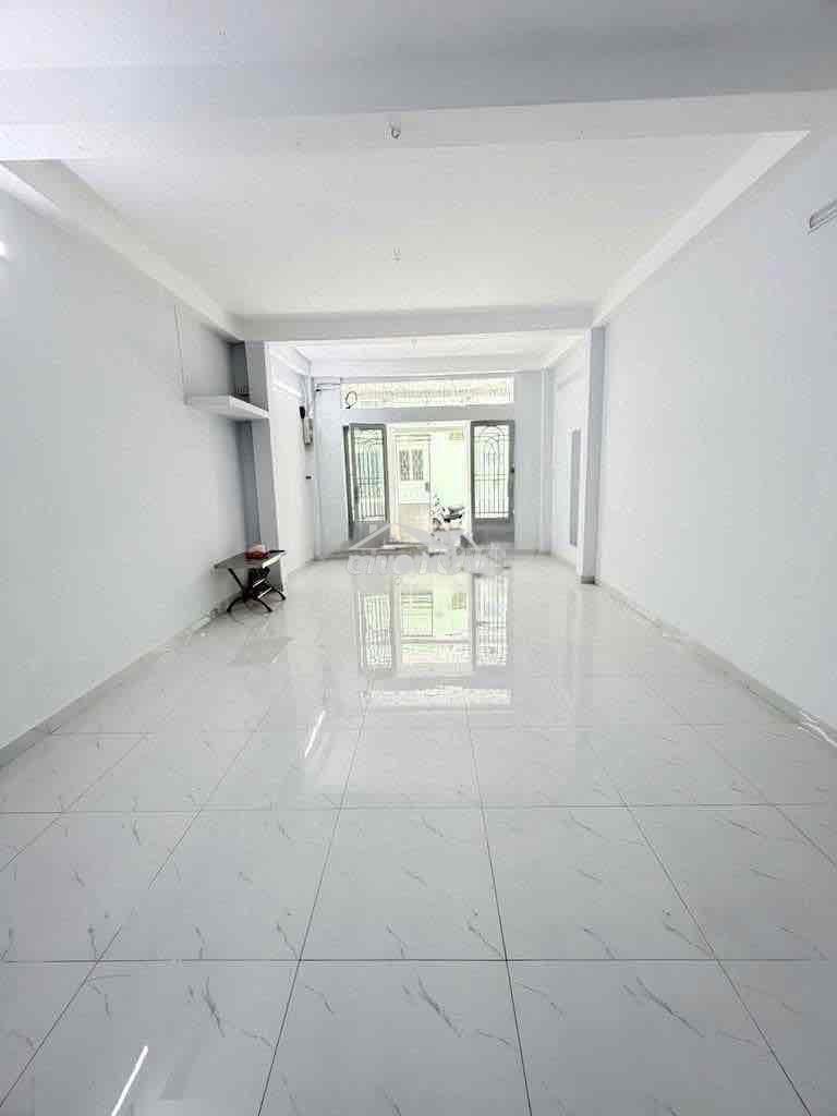 ➢Hẻm 4m 181/ đường 3/2  quận 10 ➢ dt: 4,3mx18m trệt 2 lầu st