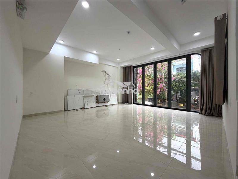 Cho thuê mặt bằng văn phòng, quận 7 - vị trí trung tâm, lề đường r