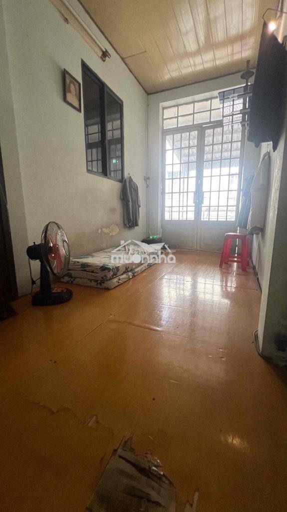 Chính chủ căn  dtsd  70 m2 / 2 tầng 3 tỷ nhỉnh.  nt hàng xa - 2