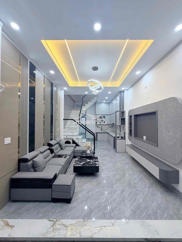 Cách nguyễn ái quốc 100m đường ô tô tránh nhau, ngay quảng trường - 3