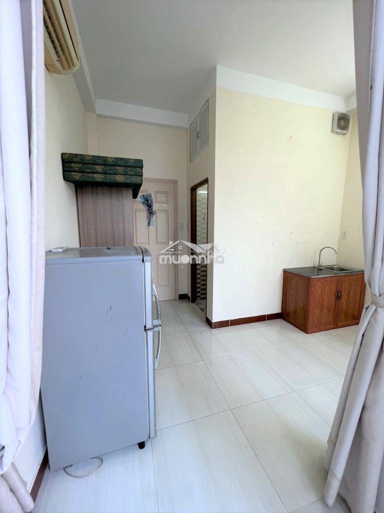 Phòng ban công, ngay đh bách khoa lý thường kiệt, q10 - 3